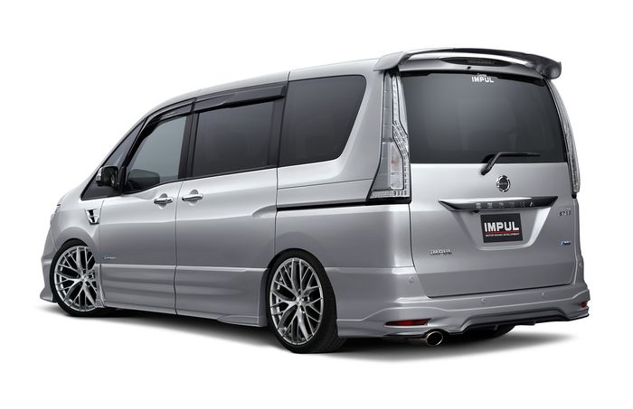 Tampilan belakang modifikasi Nissan Serena garapan Impul