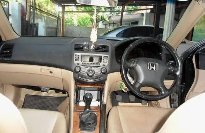 Interior Honda Accord generasi ke-7 tipe VTi-L