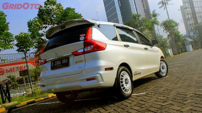 All New Ertiga GL bergaya rally milik  Hendri Bhirowo, tampak belakang