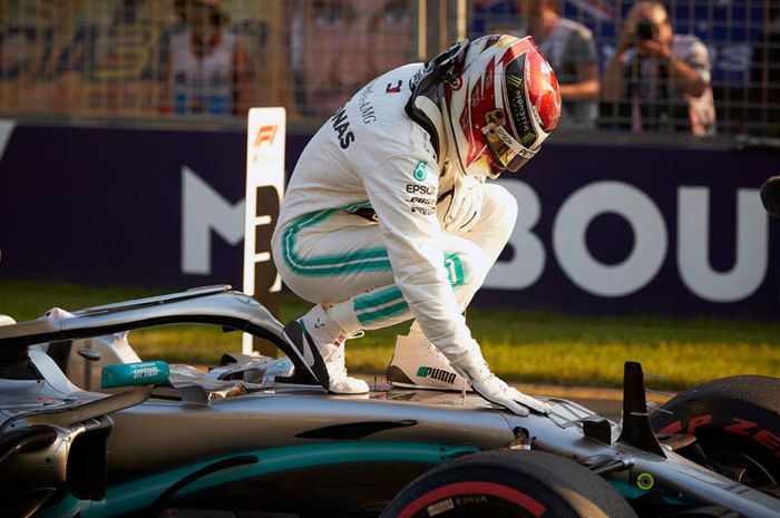 Lewis Hamilton raih pole position F1 Australia, sekaligus cetak rekor baru waktu tercepat di sirkuit Albert Park