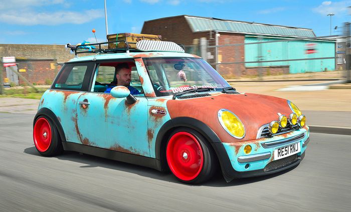 Modifikasi MINI Cooper bergaya Rat Style dipenuhi karat