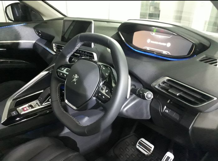 Interior ruang kemudi New Peugeot 3008 Allure Plus