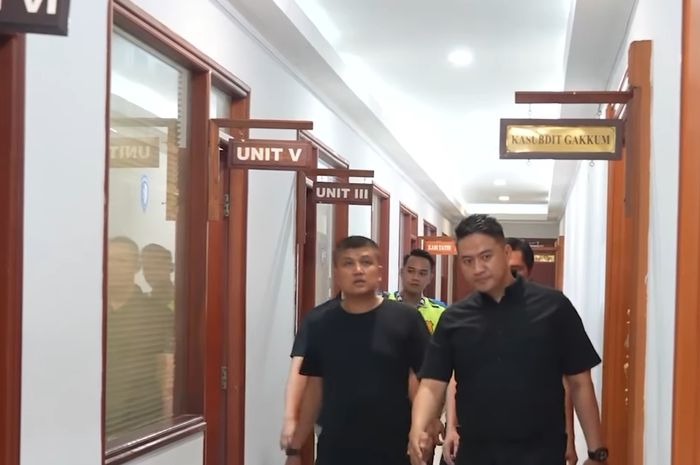 Ivan pemilik Pajero pelat palsu B11Van berikan klarifikasi di Subdit Gakkum Polda Metro Jaya