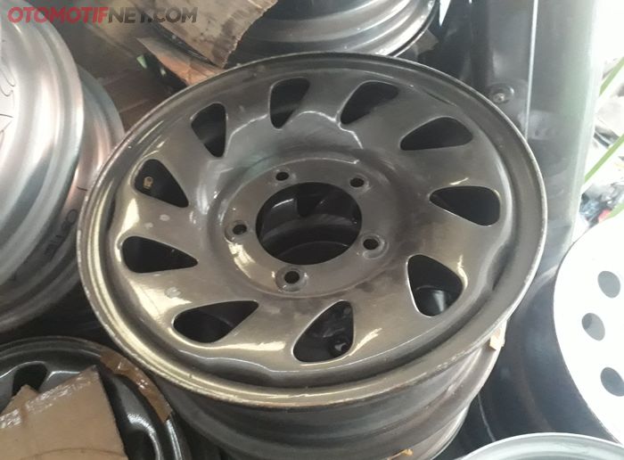 Velg teardrop Suzuki Vitara dua pintu di Mamba Motor 