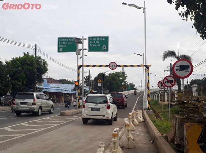 Pintu Flyover Tanjung Barat arah Pasar Minggu, Kamis (1/4/2021)