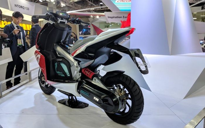 Tampilan dari kiri-belakang concept bike TVS Creon pada ajang Auto Expo 2018