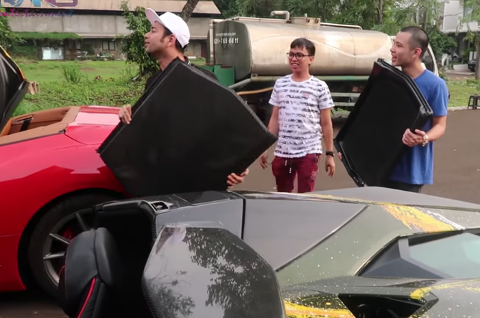 Raffi Ahmad buka atap Lamborghini secara manual makan waktu dan bingun simpan di mana