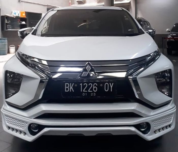 Bumper depan Xpander terlihat lebih berisi