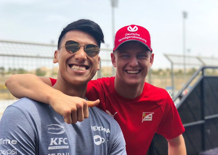 Sean Gelael dan Mick Schumacher mendapat hasil positif pada race 2 F2 2019 di Bahrain