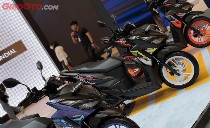 Honda Vario 125 Street hadir dengan warna yang menarik dan desain setang yang khas