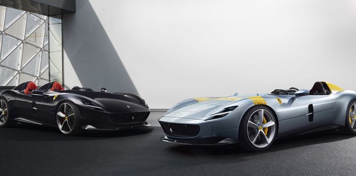 Ferrari Monza SP2 (kiri) dan SP1 (kanan)