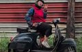 Kisah Ibu Guru Dengan Vespa 2-Tak, Berawal Dari Kenangan Bapak
