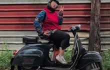 Kisah Ibu Guru Dengan Vespa 2-Tak, Berawal Dari Kenangan Bapak