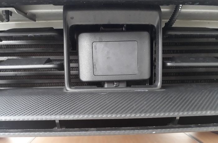 Letak sensor untuk teknologi keselamatan WISE pada bumper depan Wuling Almaz RS