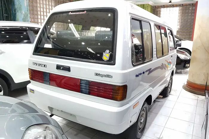 Bagian buritan Suzuki Carry 1000 new old stock 