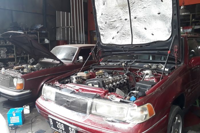 Volvo yang sedang diperbaiki di Vota Motor