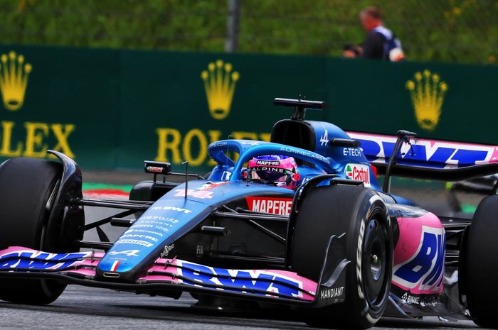 Fernando Alonso tak mau tim Alpine terlalu fokus mengembangkan mobil F1 2022