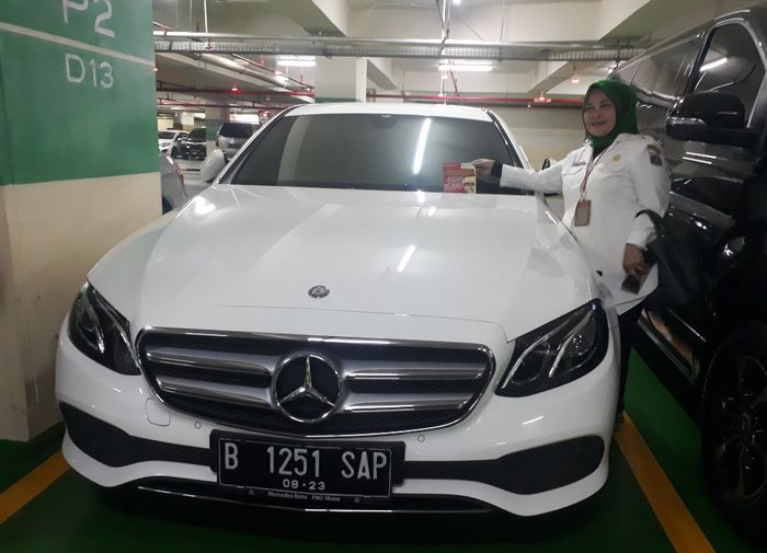 Mercedes-Benz E250 yang terjaring razia PKB di Mall Pacific Place, Jakarta Selatan