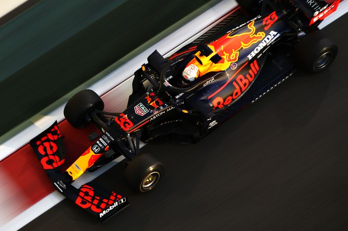 Pembalap tim Red Bull, Max Verstappen saat menjalani sesi latihan F1 Abu Dhabi 2020 hari Jumat (11/12)