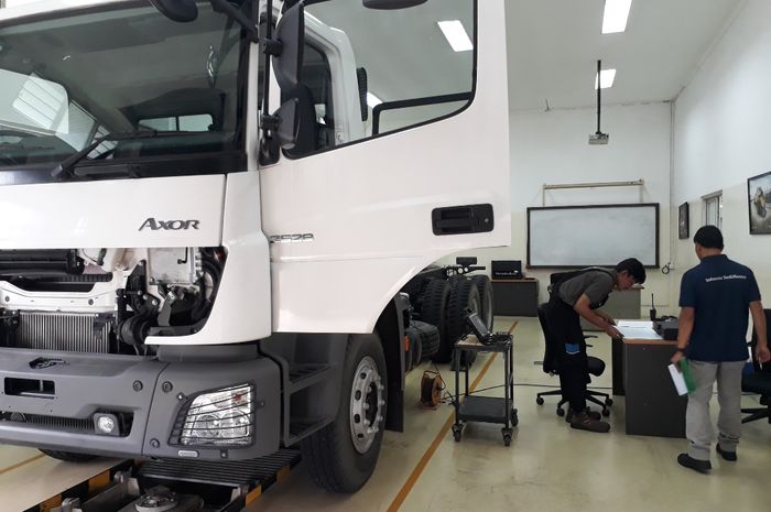 Peserta Indonesia TechMasters sedang dinilai oleh juri.