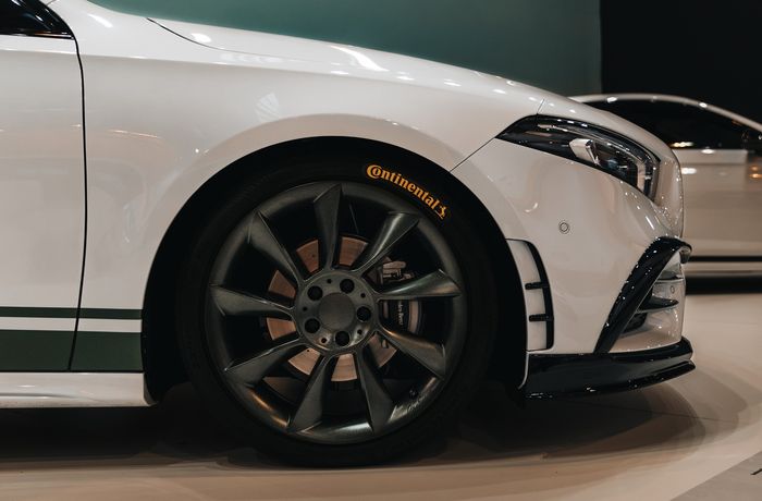 Modifikasi Mercedes-Benz A-Class ditopang pelek RS8 Lorinser Green Series ukuran 19 inci