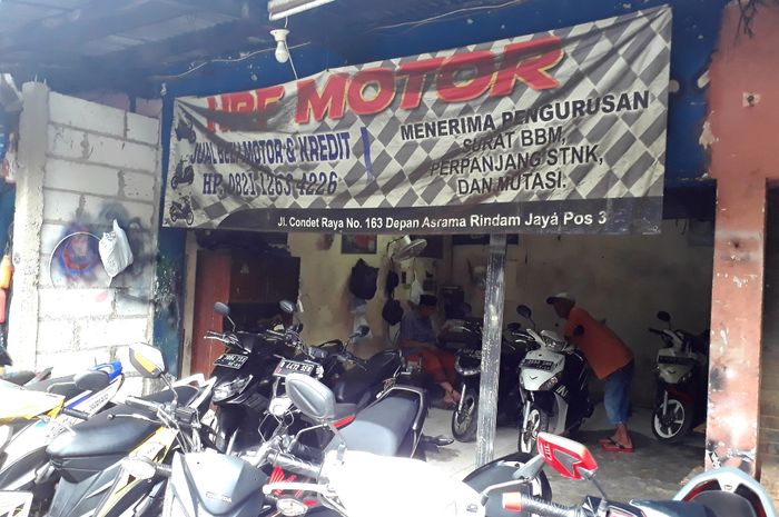 Showroom sederhana HRF Motor milik Haji Rahmat