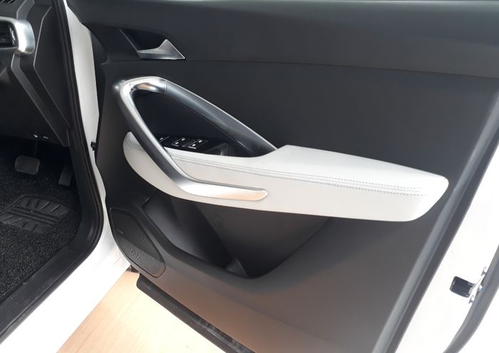 Door trim Wuling Almaz RS