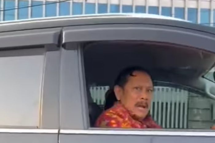 Viral aksi koboi jalanan pakai Pajero Sport diduga dilakukan oleh Purn Mayjend TNI di Kalibata Jakarta Selatan