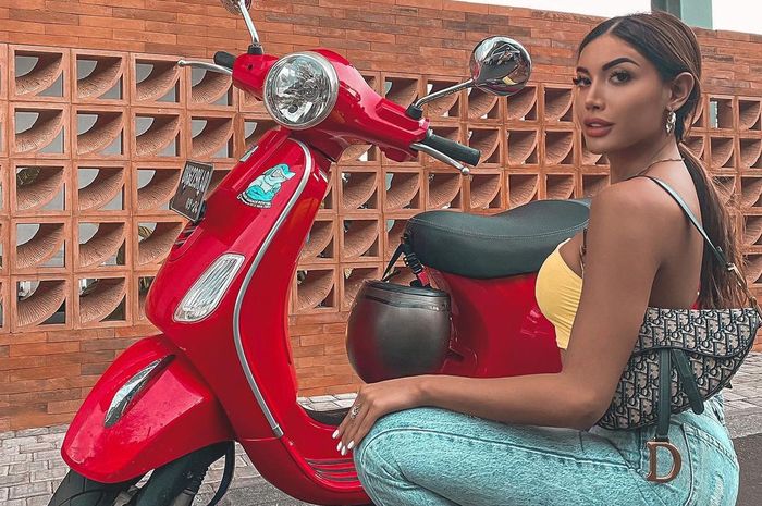 Keponakan Ashanty, Millen Cyrus terjerat kasus narkoba. Sempat pose cantik bersama Vespa LX 125 i-get.