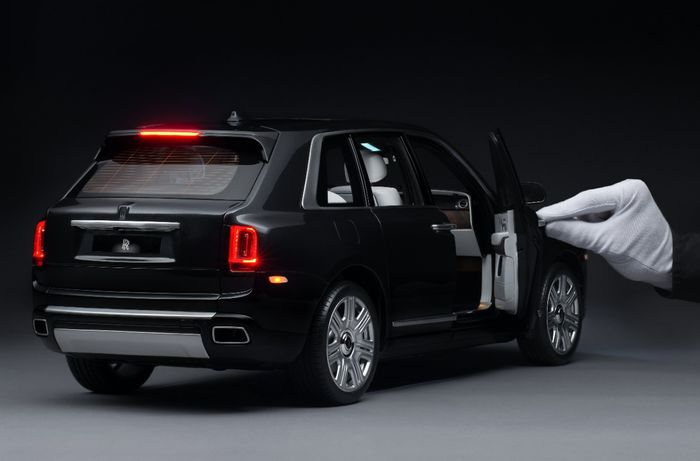 Rolls-Royce Cullinan Lampu Dinyalakan Pakai Remote, Bisa Buat Koleksi, Skala 1:8