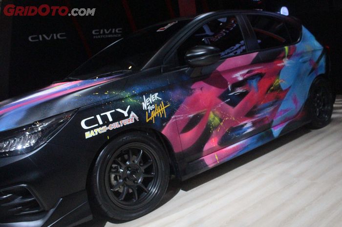 Bodi Honda City Hatchbcak wrapping stiker hitam doff plus custom grafish