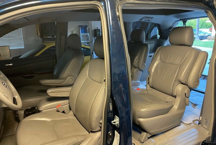 Tampilan kabin motorhome tangguh Toyota Sienna