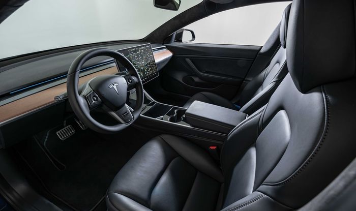 Tampilan kabin Tesla Model 3 hasil garapan tuner Jerman, Startech