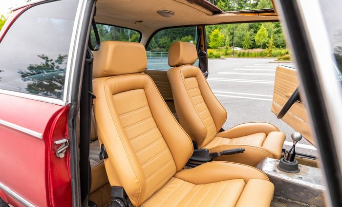 Tampilan kabin modifikasi BMW 2002