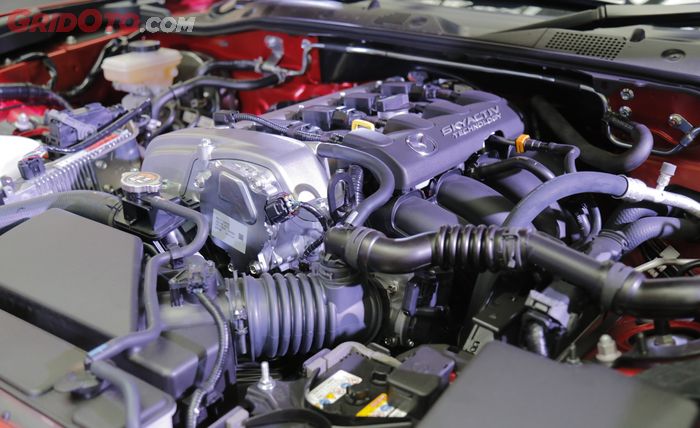 Mazda MX-5 RF 2018 ada refisi di sektor mesin,  output tenaga dan juga torsi meningkat