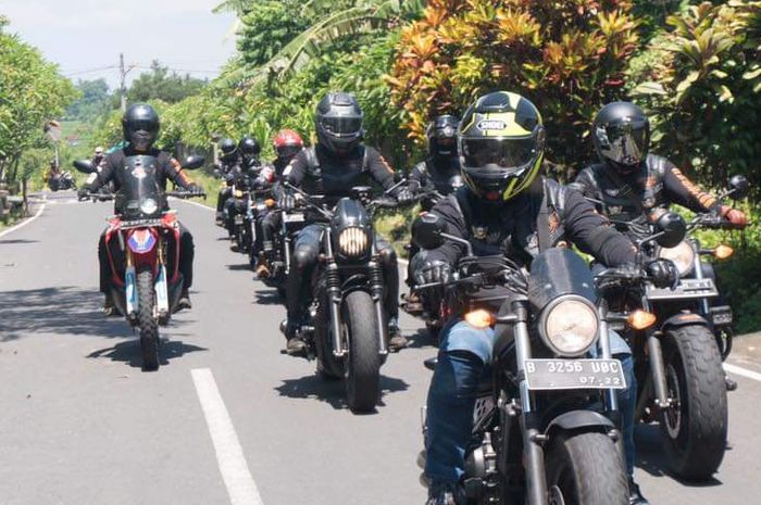 Komunitas Rebel Owner Community touring ke Bali