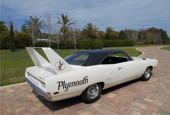 Plymouth Road Runner Superbird