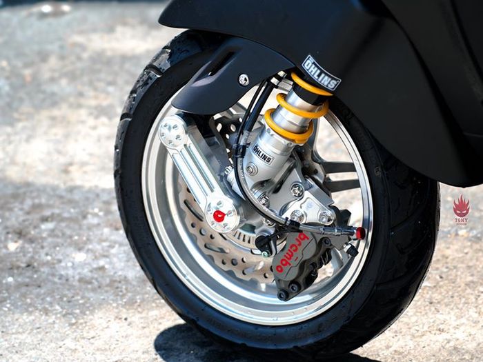 Suspensi ganti Ohlins dan kaliper depan pakai Brembo