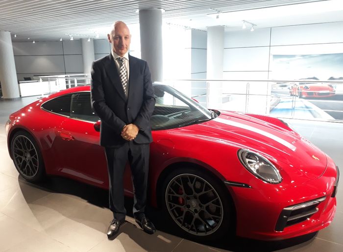 Jason Broome datang dengan Porsche 911 Carrera S