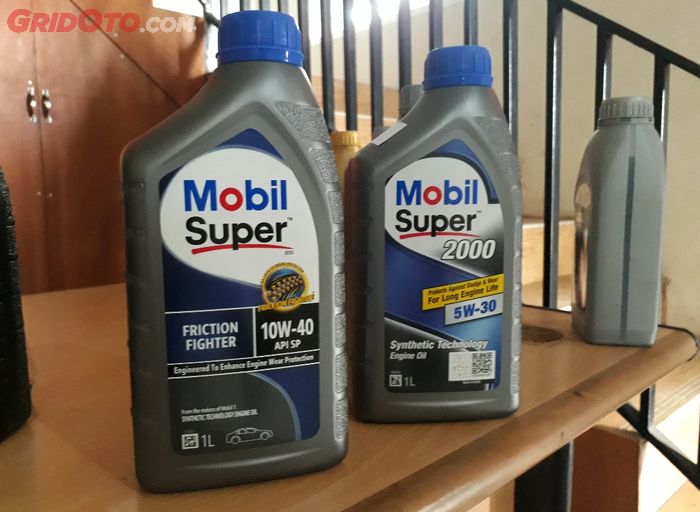 Oli mesinMobil Super 2000