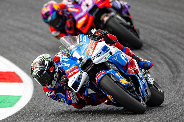Pecco Bagnaia melakukan manuver maut melewati empat pembalap dalam sekejap untuk menang MotoGP Italia 2024