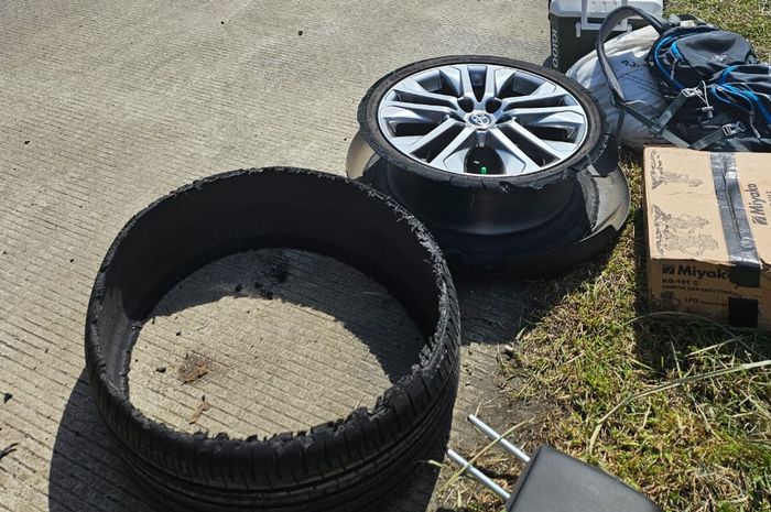 Ban Dunlop terlepas hingga jadi dua bagian