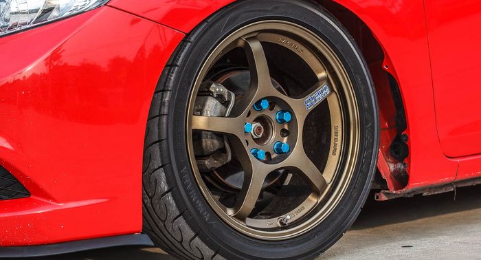 Honda Civic FB pasang pelek Gramlight 57F ukuran 17 inci