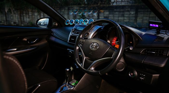 Tampilan kabin Toyota Yaris dikemas simpel namun sporty
