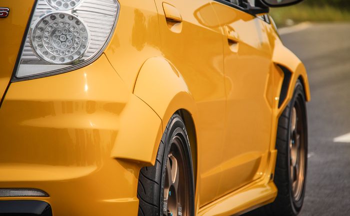 Over fender membuat tampilan Hond Jazz Honda Jazz GE8 terlihat melar