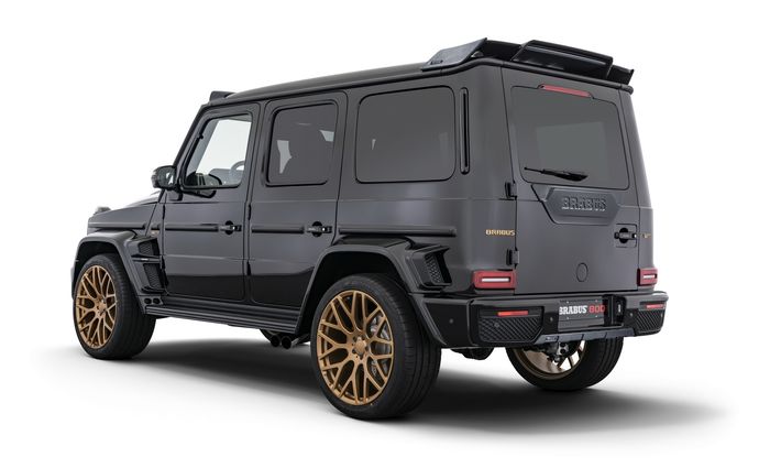 Tampilan belakang Mercedes-Benz G-Class 800 Black &amp; Gold Edition 