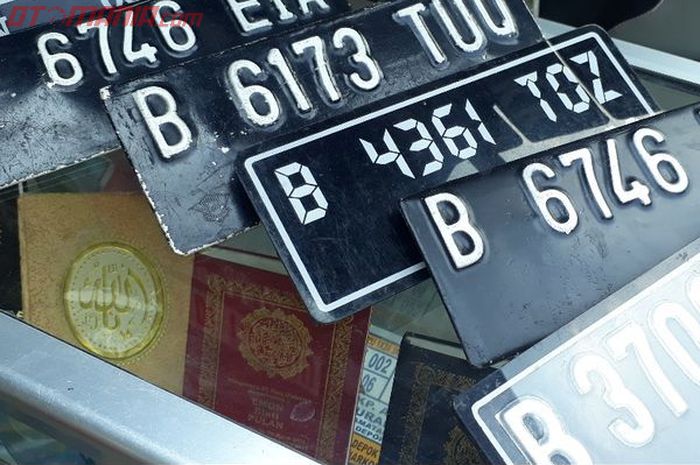 Beredar mitos kendaraan yang dibeli kredit dan tunai bisa ketahuan dari angka pelat nomor, begini kata polisi.