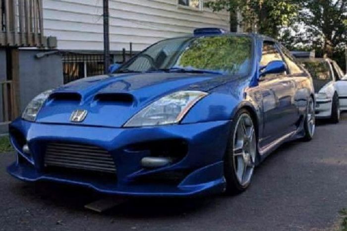 Honda Civic dengan modifikasi ala Nissan Skyline