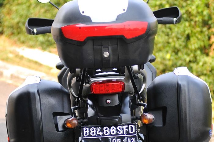 Boks dibikin seragam jadi putih