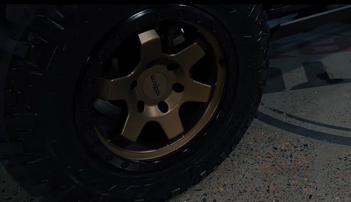 Modifikasi Ford Everest pakai pelek Rotiform SIX-O ukuran 17 inci 